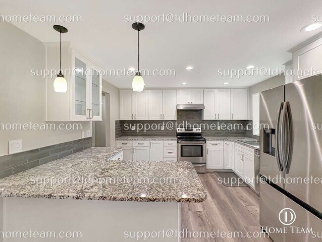 Building Photo - "Spacious 4-Bed Oasis with Granite Touches & Finished Basement in Renton!"