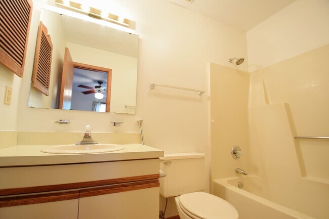 Building Photo - 1276 N Forest Dr