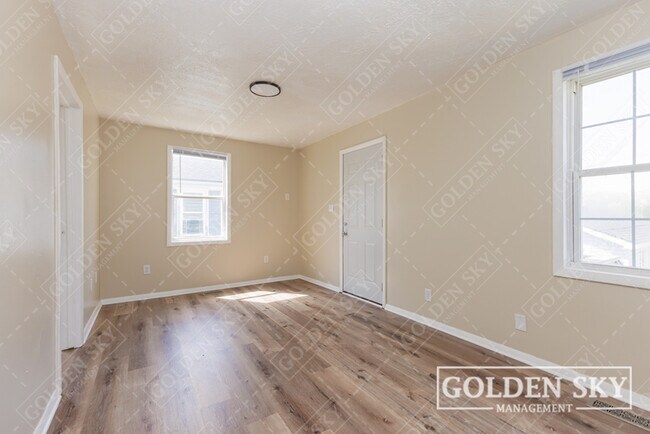 Building Photo - 119 E 1st St