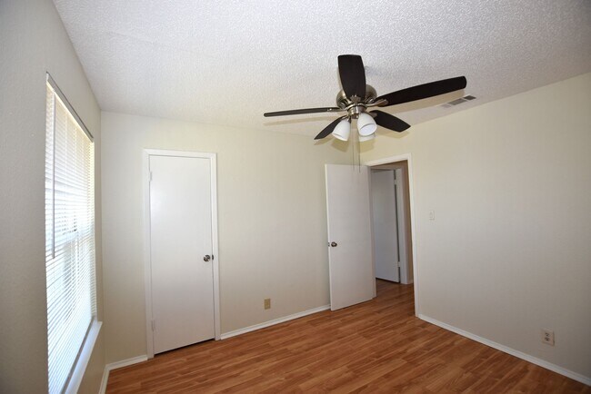 Building Photo - Cozy Brushy Creek 1 story - Cul-de-sac Lot