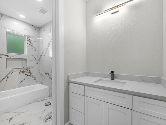 Building Photo - 887 Rd 660