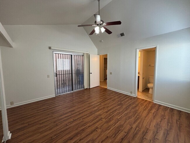 Building Photo - El Paso