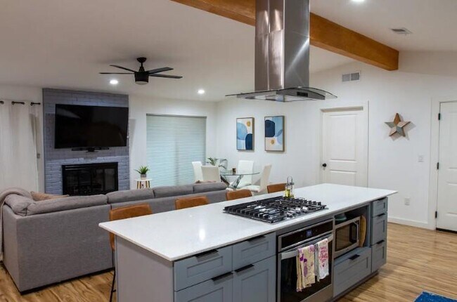 Building Photo - 9802 Kendal Dr