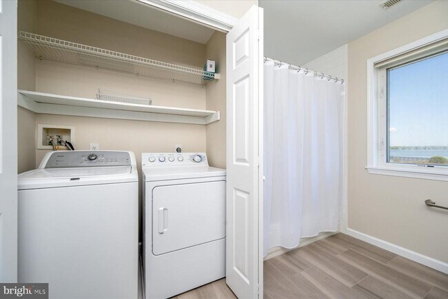 Building Photo - 1100 Paca Dr