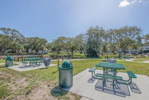 Picnic area near pool - 2380 World Parkway Blvd