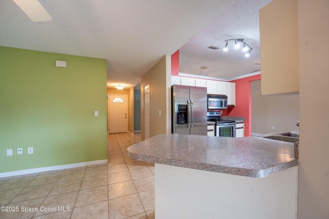 Building Photo - 2390 Queens St SE