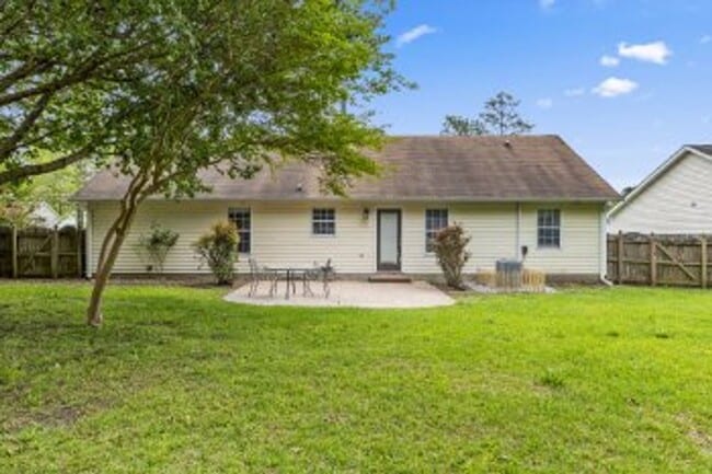 Building Photo - 502 Jasmine Ln