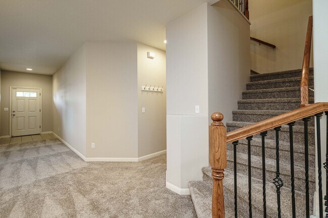 Building Photo - $500 Move In Special  4 Bedroom 2.5 Bath New Carpet and Fresh Paint