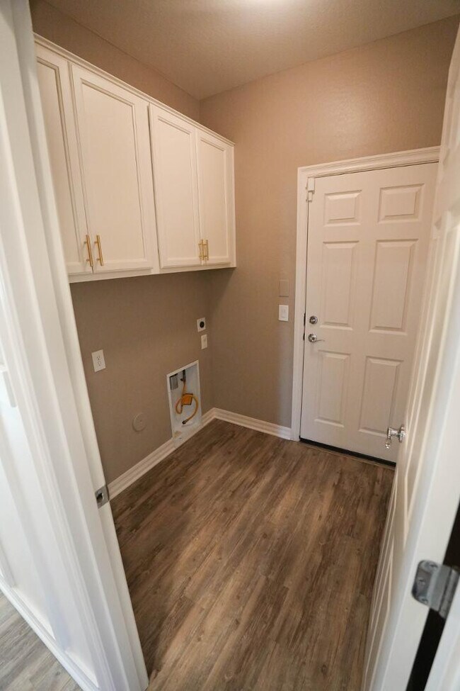 Building Photo - 884 W Whistling Thorn Ave