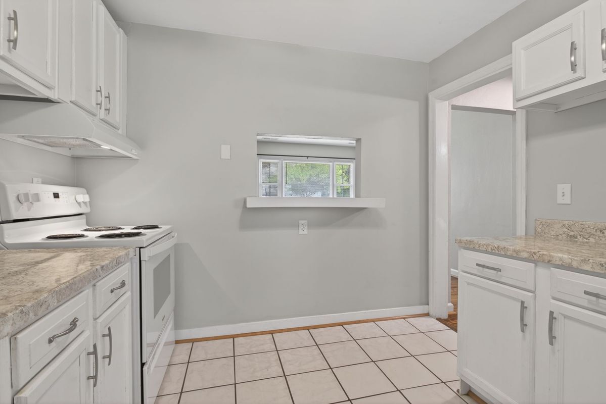 Building Photo - 404 Roselynn Ln
