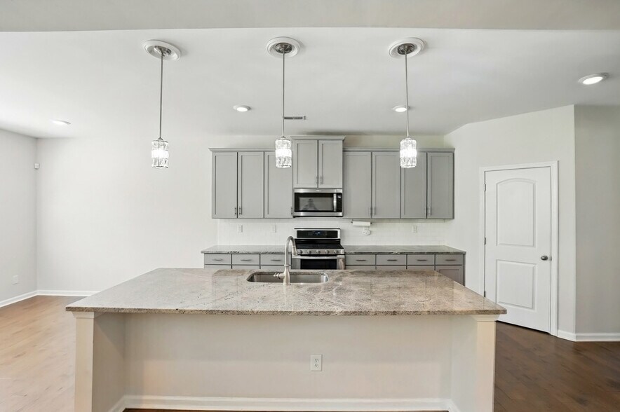 Building Photo - Room in House on Creek Bend Edge Ct