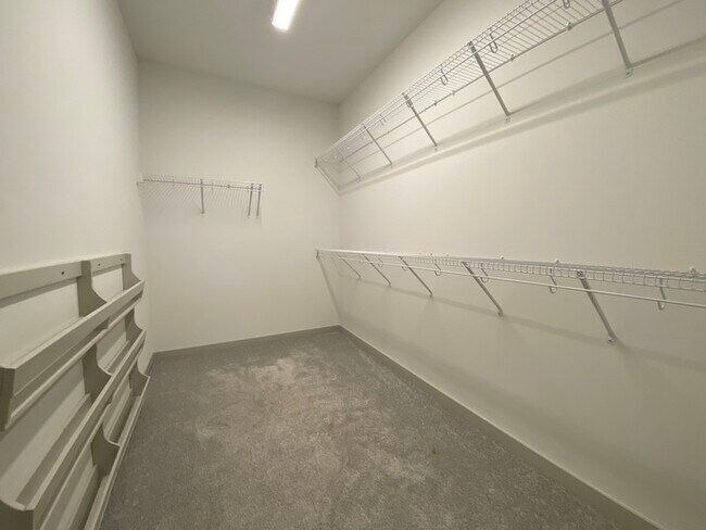 Building Photo - Beautiful Townhome for Rent