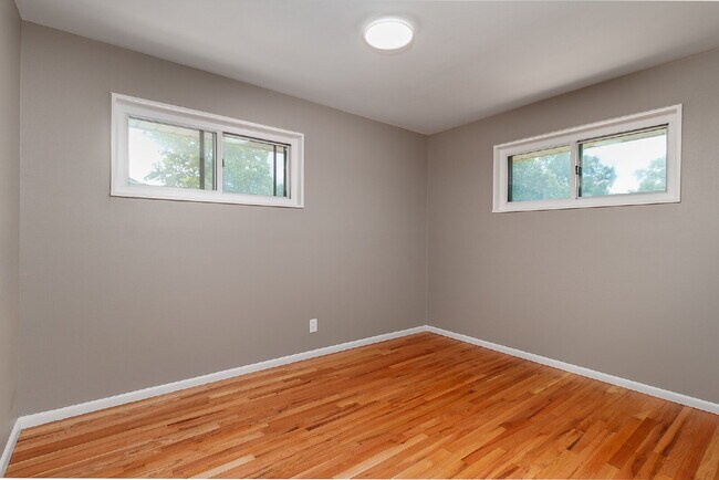 Building Photo - "Charming 3-Bedroom Retreat in St. Louis with Spacious Living!"