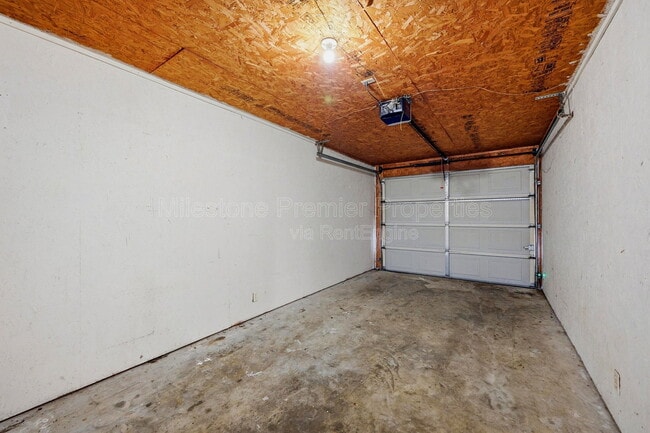 Building Photo - 906 W Houston St