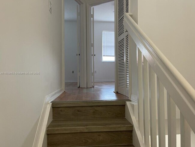 Building Photo - 6141 NW 115th Pl