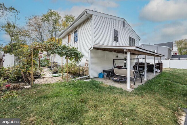 Building Photo - 325 Juniper Dr