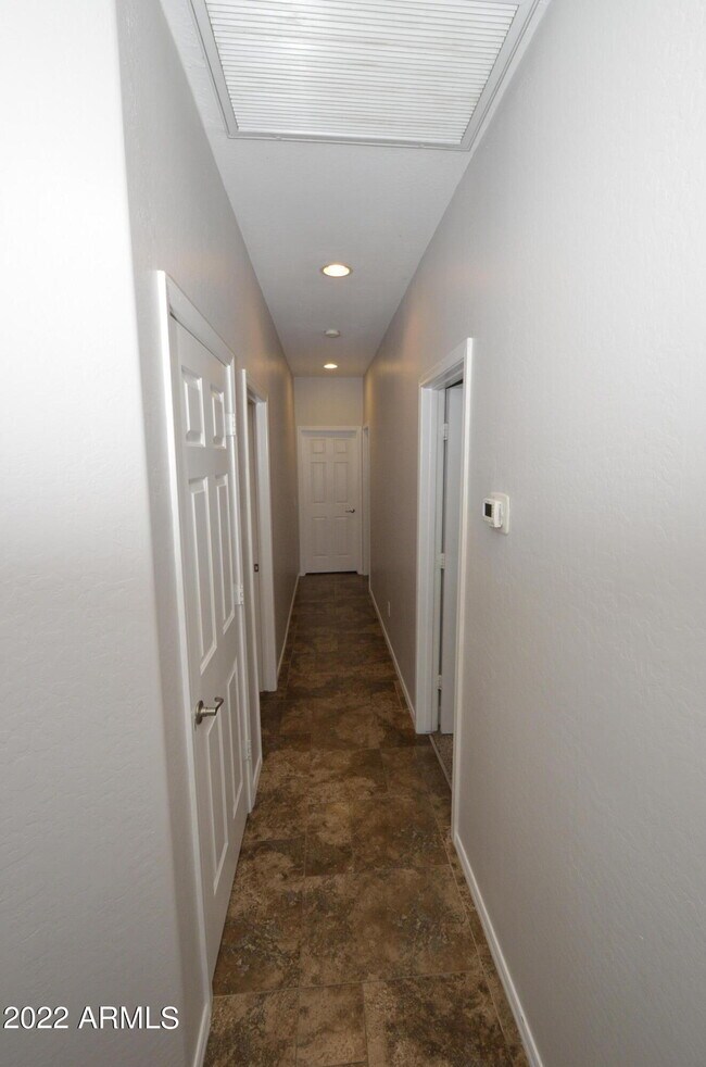 Building Photo - 4100 S Vineyard Ave