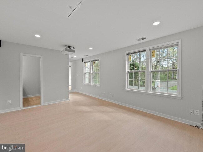 Building Photo - 2852 Cedarest Rd