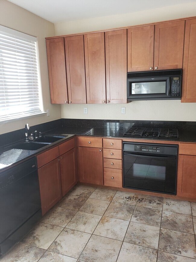 Building Photo - Wow! Move In Ready