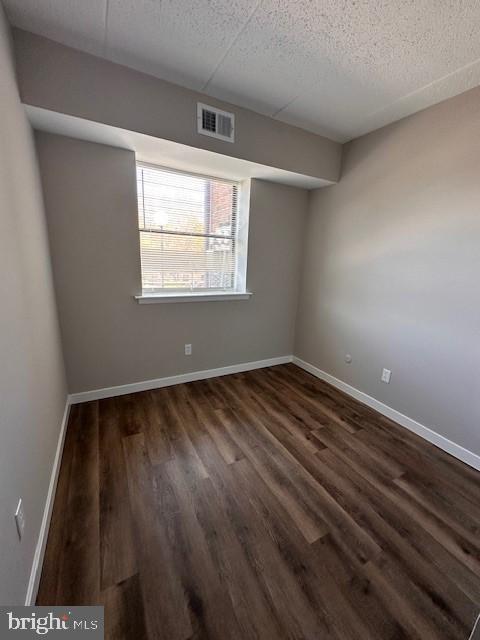 Building Photo - 1402 Valley Dr