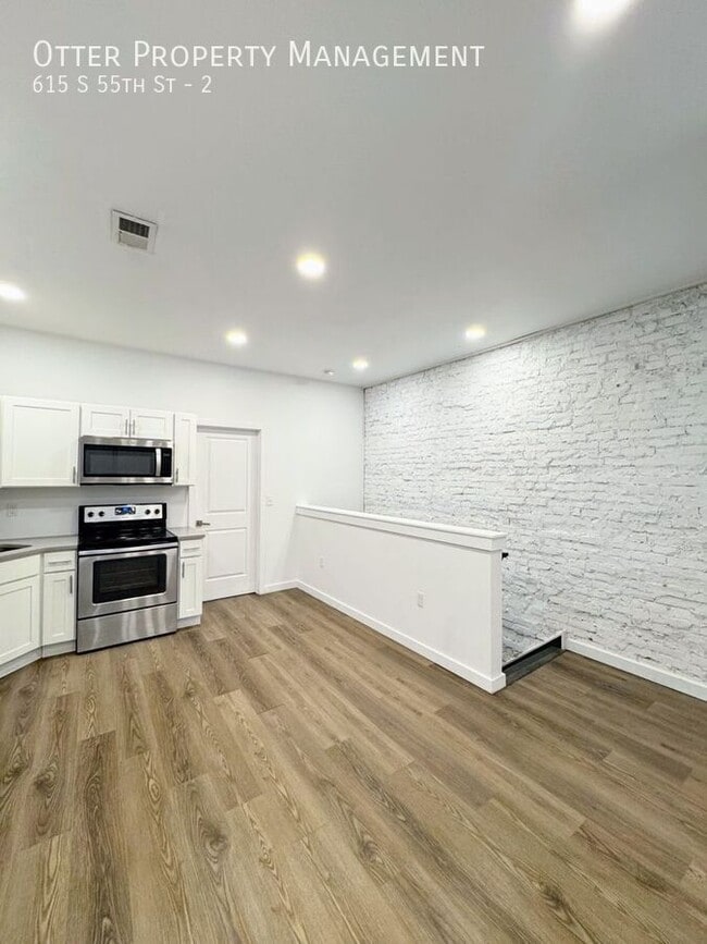 Building Photo - 615 S 55th St