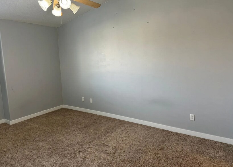 Building Photo - 483 E 1525 N