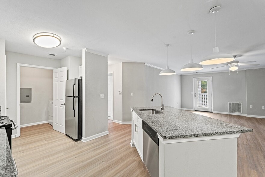 Building Photo - SomerHill Farms Apartments