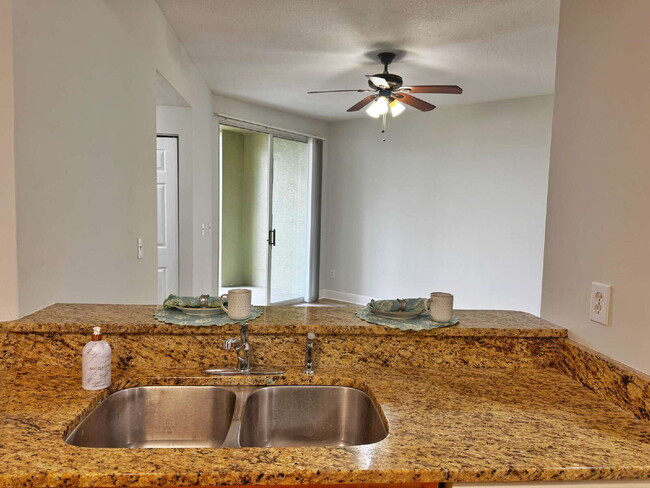 Building Photo - Newly Renovated Ground Floor 1 BR/1 BA Condo!