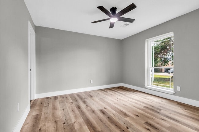 Building Photo - 3518 Shore Shadows Dr