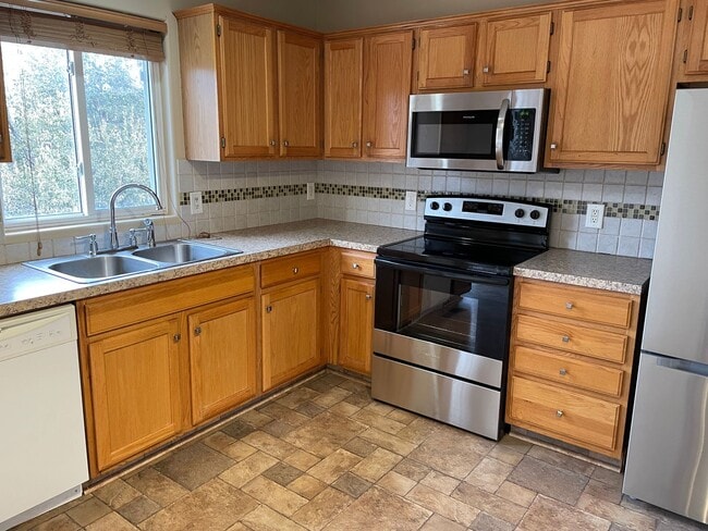 Building Photo - Beautiful Home in Bellevue for Rent!!!