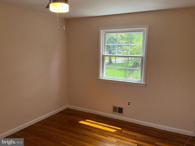 Building Photo - 303 Charlton Ct