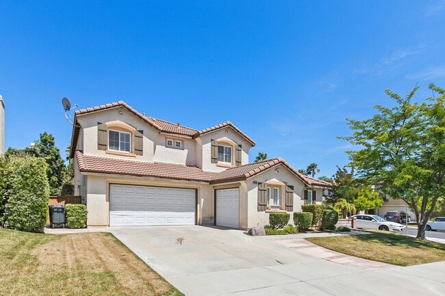 Building Photo - Paseo Del Sol, 5 br/3 ba House, 2-Story, 3 car gar, yard, corner lot, gardener, granite, hardwood...