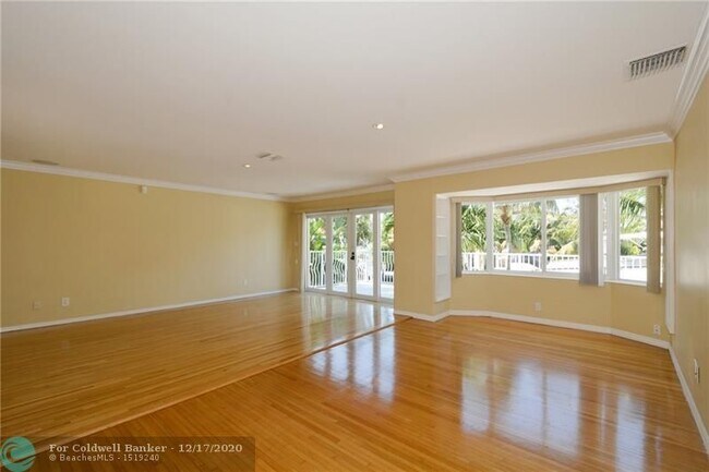 Building Photo - 447 Coral Way