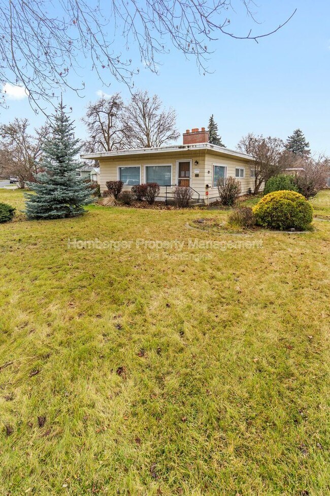 Building Photo - 2324 E South Crescent Ave