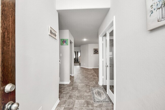 Building Photo - 2918 Silverhorn Ln