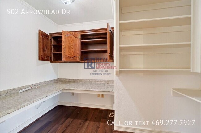 Building Photo - 902 Arrowhead Dr
