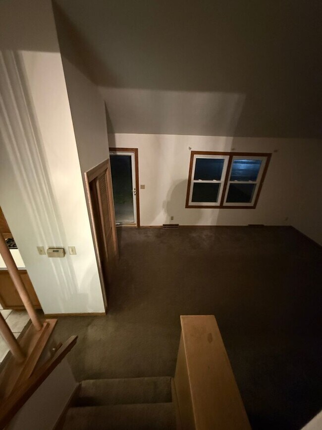 Building Photo - FOR RENT! Spacious 3-Bedroom Home with Garage & Large Yard – Davenport, IA