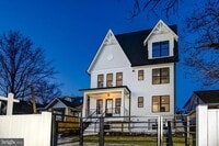 Building Photo - 1018 Bryant St NE