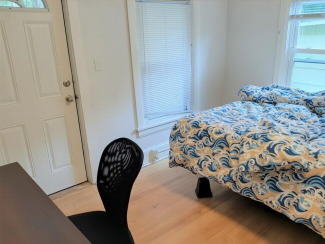 Building Photo - 123 Columbia St