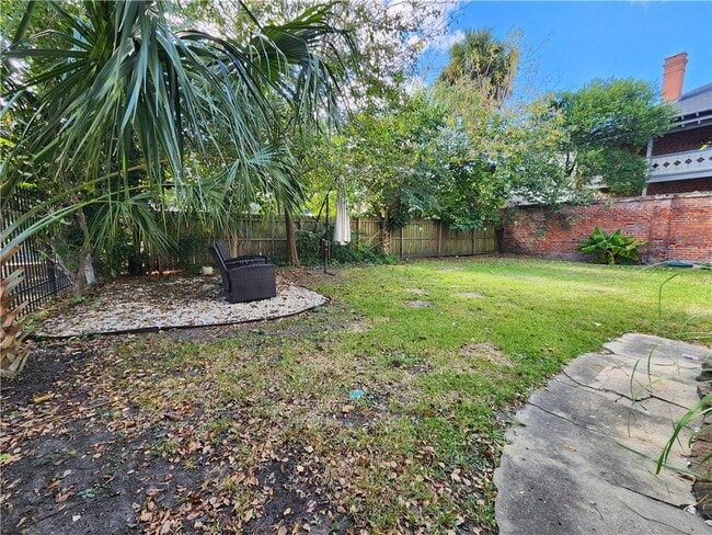 Building Photo - 106 S Bayou St
