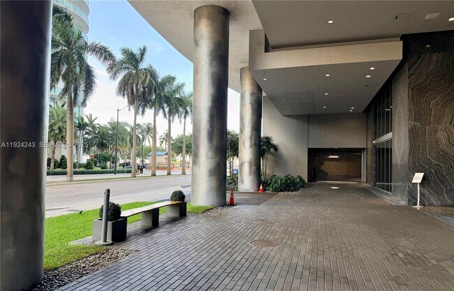 Building Photo - 488 NE 18th St