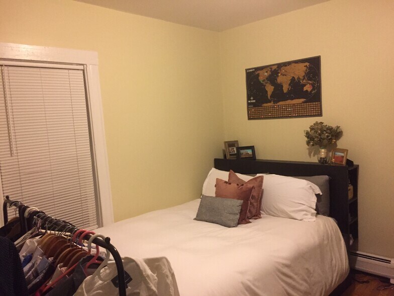Bedroom - 42 Newbury St