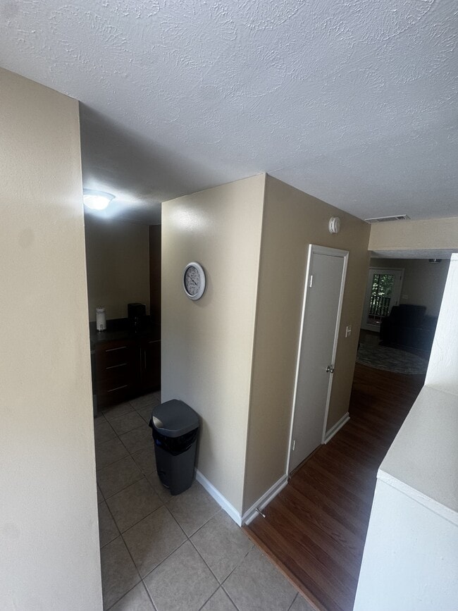 Building Photo - 127 Eaglewood Way