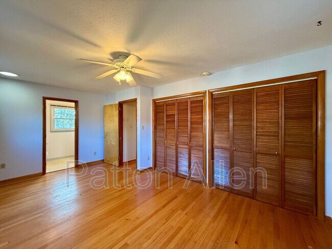 Building Photo - 74 Oakdale Dr