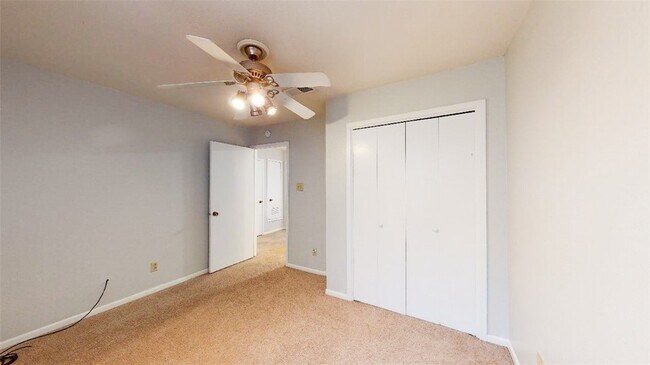 Building Photo - 1326 Airline Dr