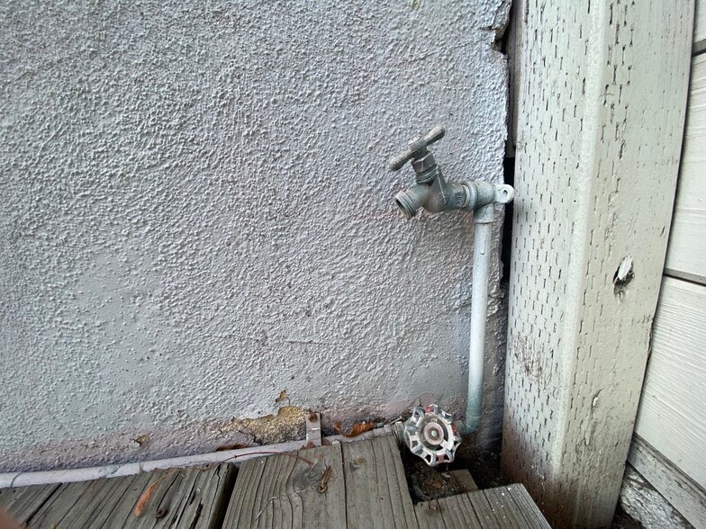 Building Photo - 239 Windward Ave