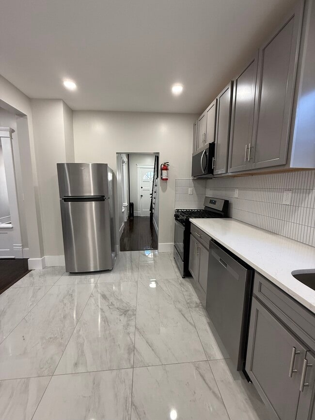 Building Photo - 438 Neville St