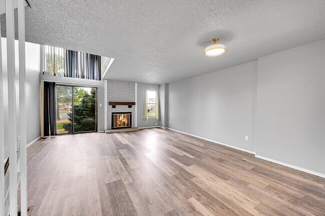 Building Photo - $1,995 - 3 Bed, 2.5 Bath Townhome in Color...