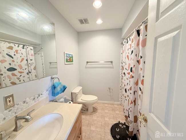 Building Photo - 17 Florida Grove Rd