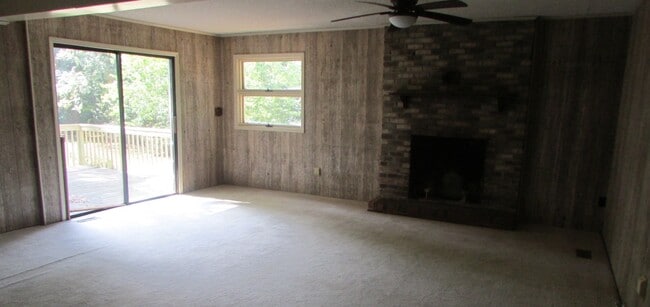 Building Photo - Coming Soon ! Charming 3 Bed, 2 Bath Home ...
